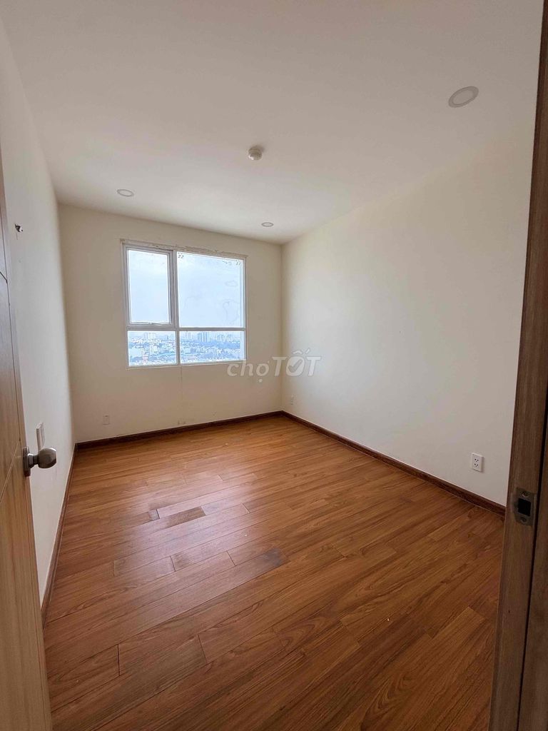 The corner of three bedrooms has air conditioning, Rm. The rent's 8.5 million. Clear!