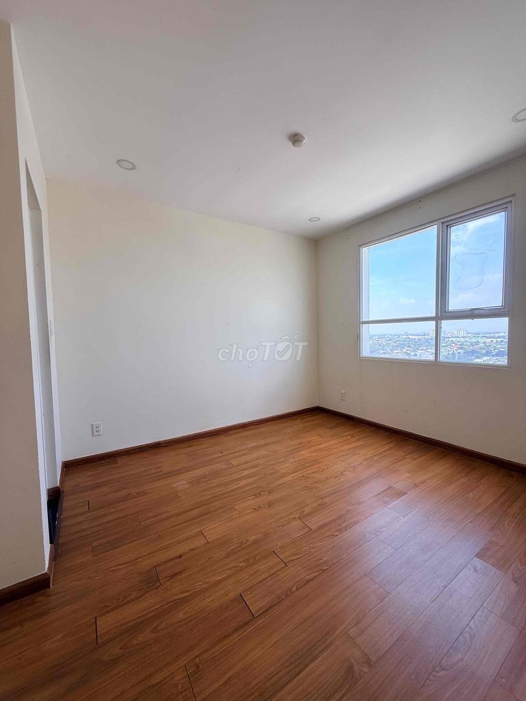The corner of three bedrooms has air conditioning, Rm. The rent's 8.5 million. Clear!