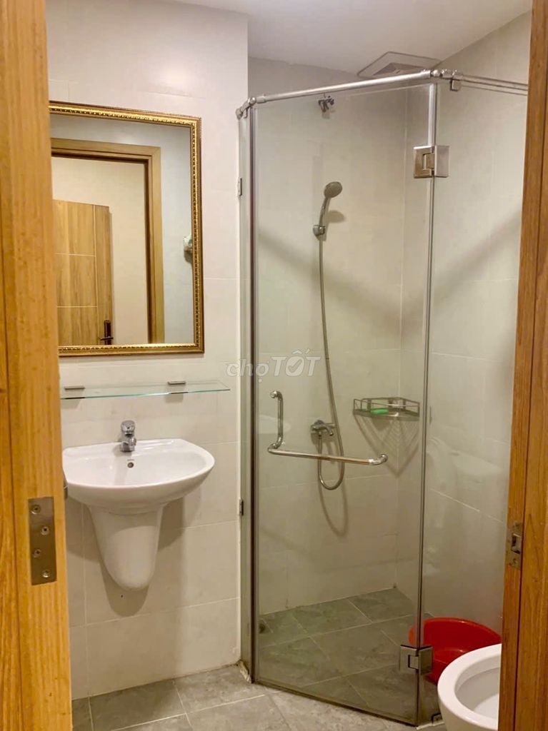 It's the owner of Qq170 M2. Two bedrooms. Two toilets, full of furniture, only 10.5 million.