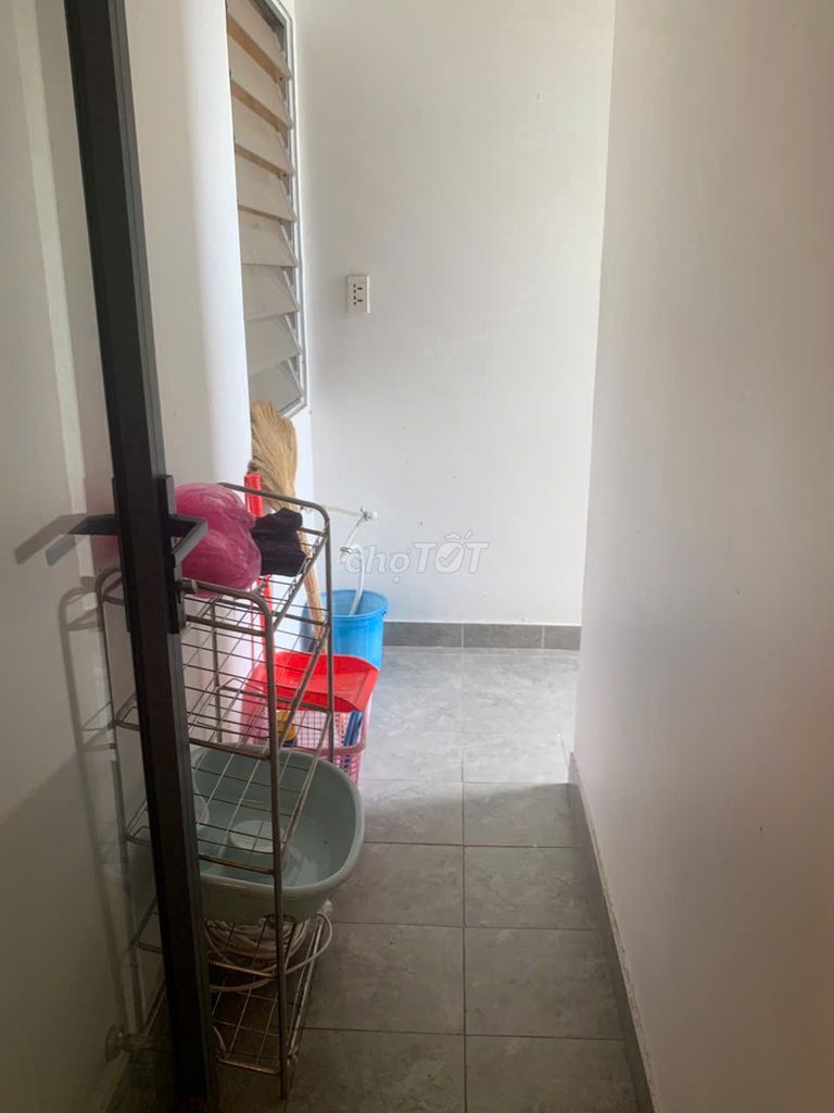 It's the owner of Qq170 M2. Two bedrooms. Two toilets, full of furniture, only 10.5 million.