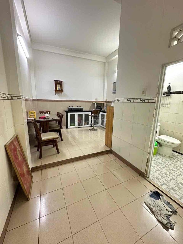 Give me the Qq11010 Tân Bình alley. area: 5 meters x 10 meters 2 floors 10 million