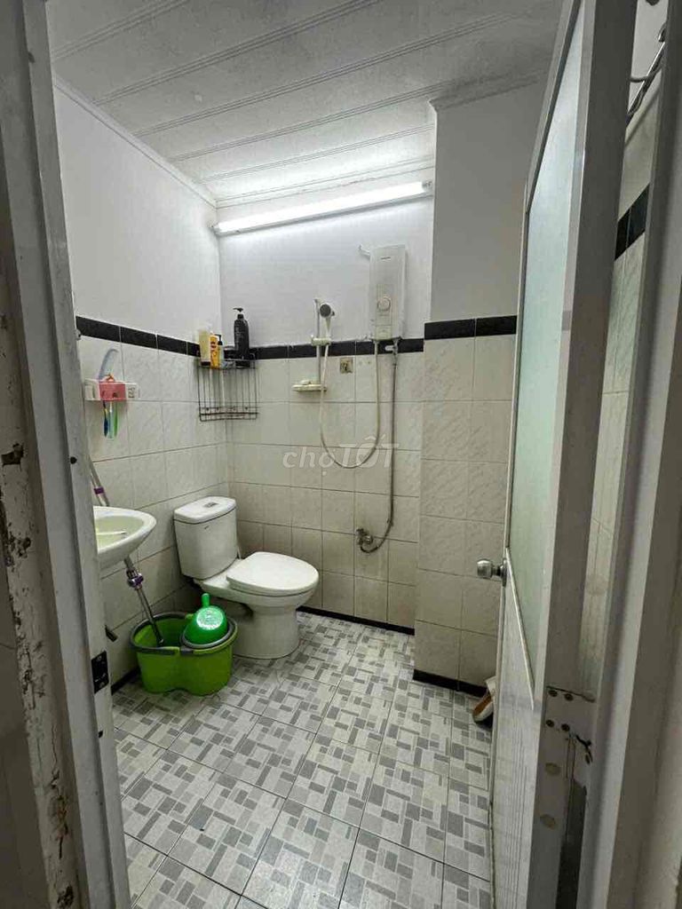 Give me the Qq11010 Tân Bình alley. area: 5 meters x 10 meters 2 floors 10 million