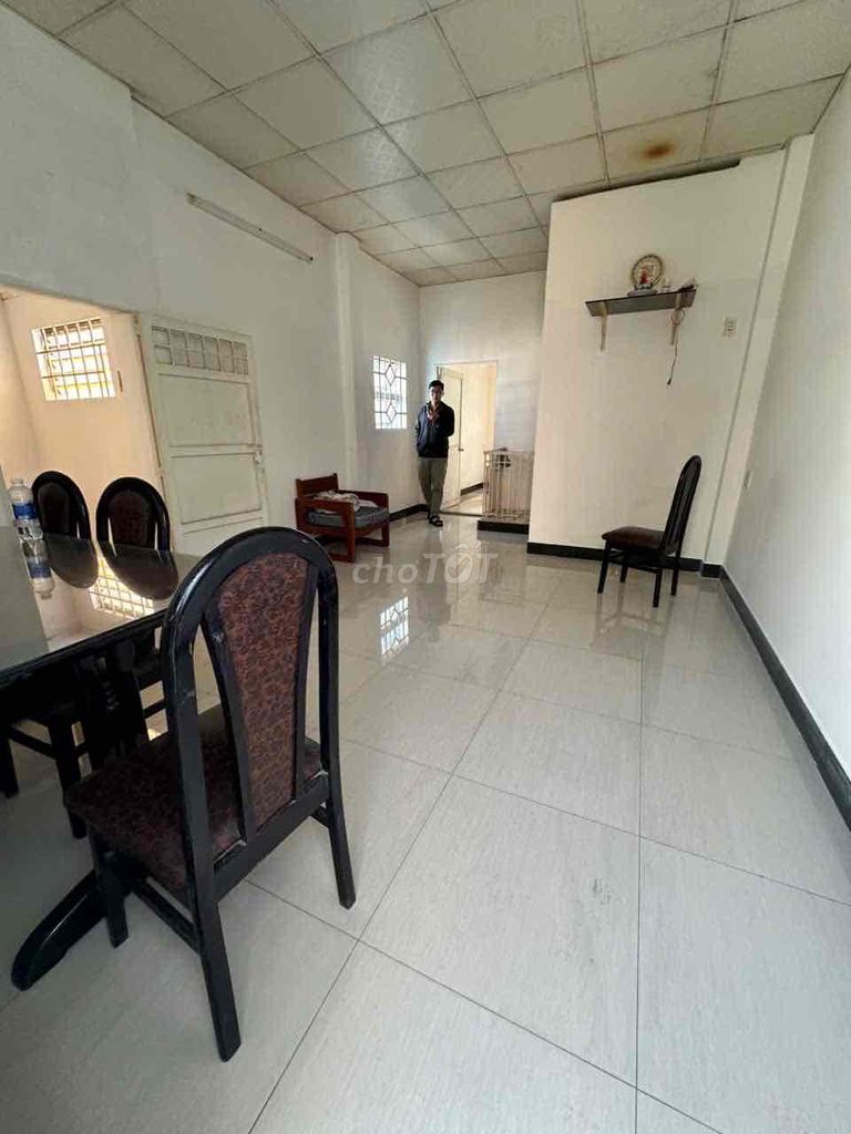 Give me the Qq11010 Tân Bình alley. area: 5 meters x 10 meters 2 floors 10 million