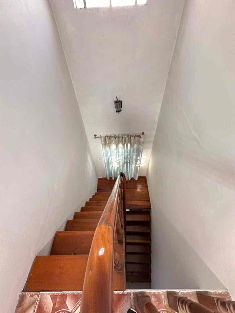Give me the Qq11010 Tân Bình alley. area: 5 meters x 10 meters 2 floors 10 million