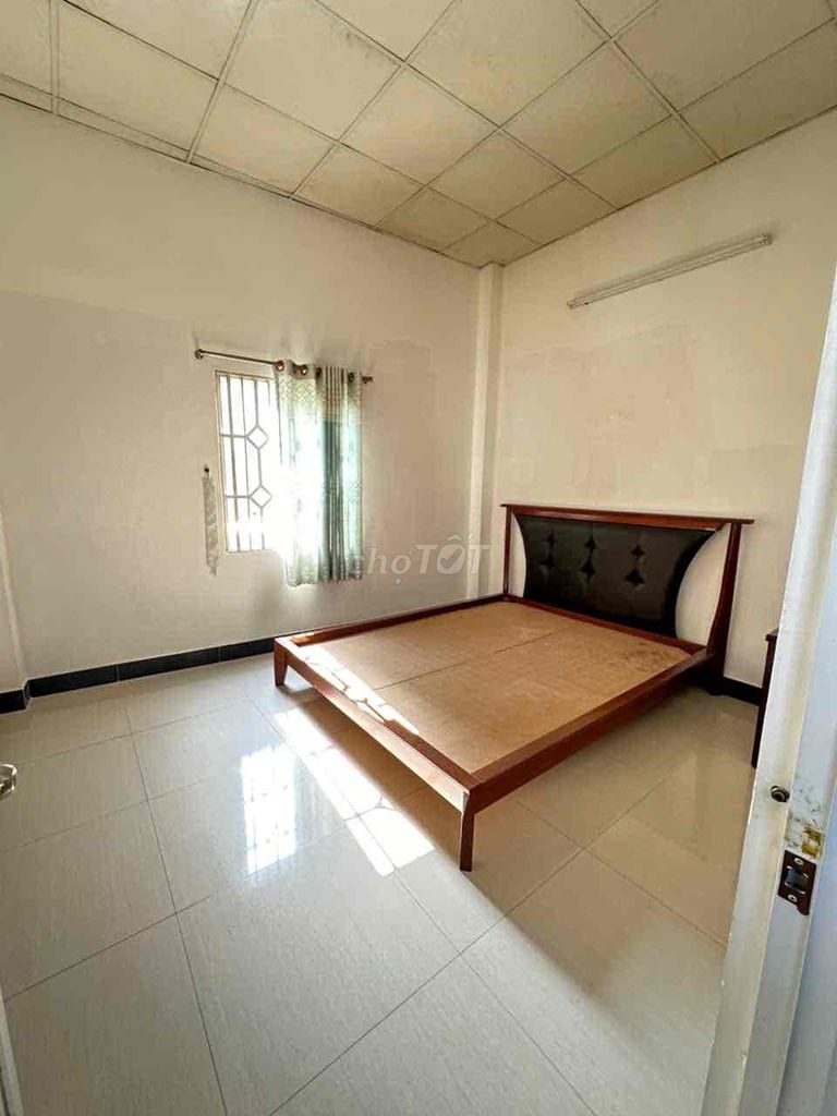 Give me the Qq11010 Tân Bình alley. area: 5 meters x 10 meters 2 floors 10 million