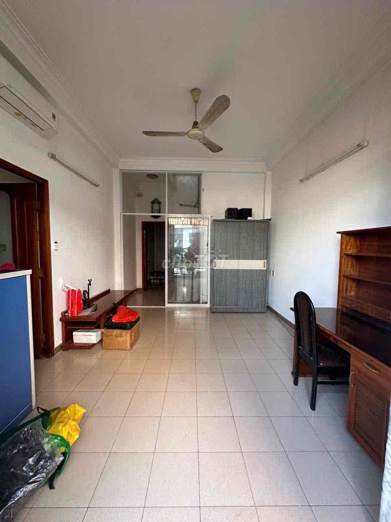 Give me the Qq11010 Tân Bình alley. area: 5 meters x 10 meters 2 floors 10 million