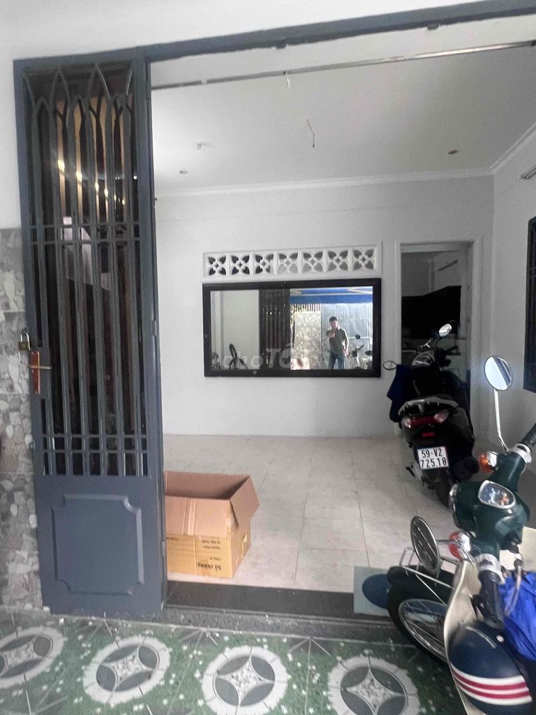 To rent a 5 x 17 house, cast a floor