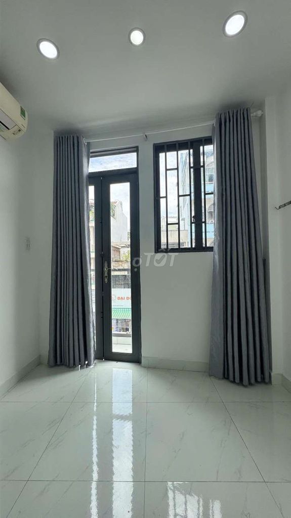 Front level Phạm Đình Hổ.