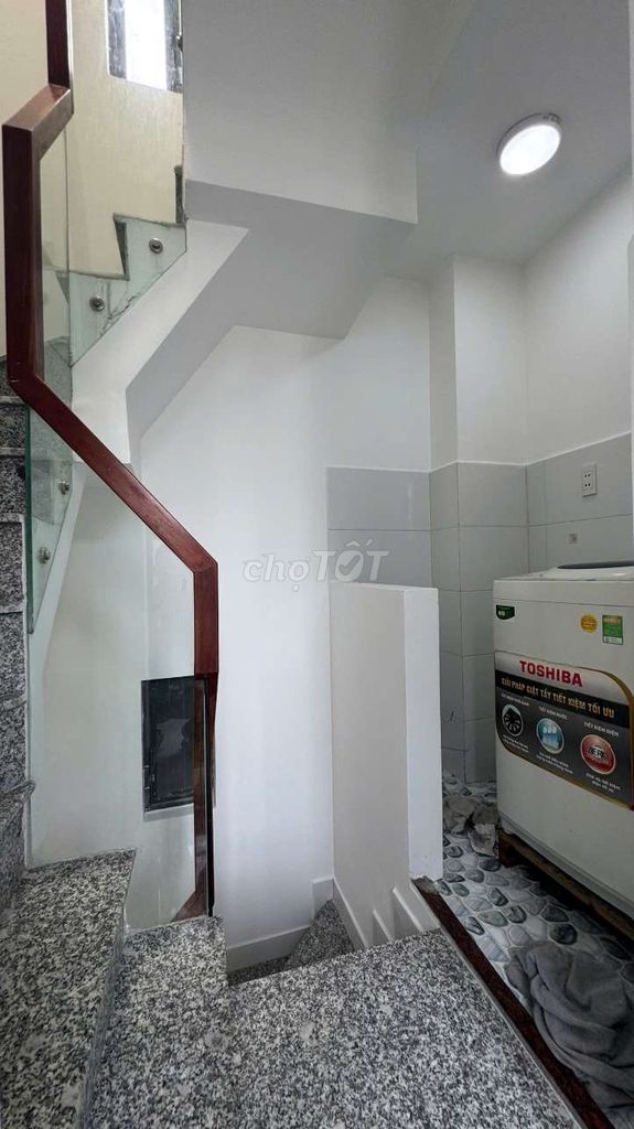 Front level Phạm Đình Hổ.