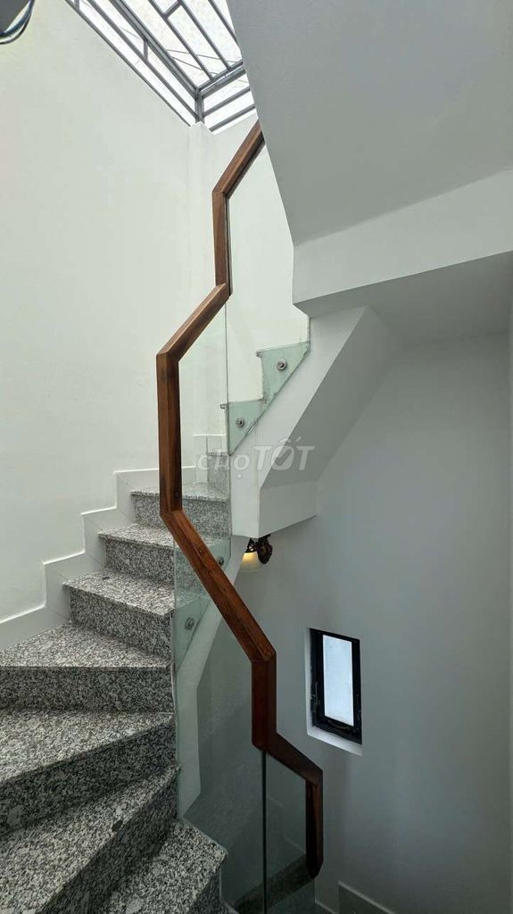 Front level Phạm Đình Hổ.