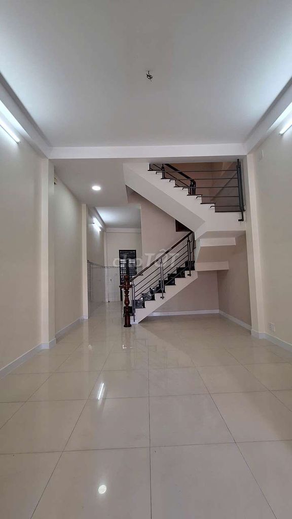 3 floors Lạc Long Quân, f10. area 4.3 x 13. Four bedrooms, three toilets.