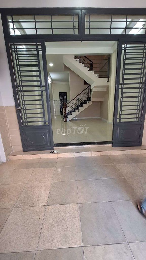 3 floors Lạc Long Quân, f10. area 4.3 x 13. Four bedrooms, three toilets.