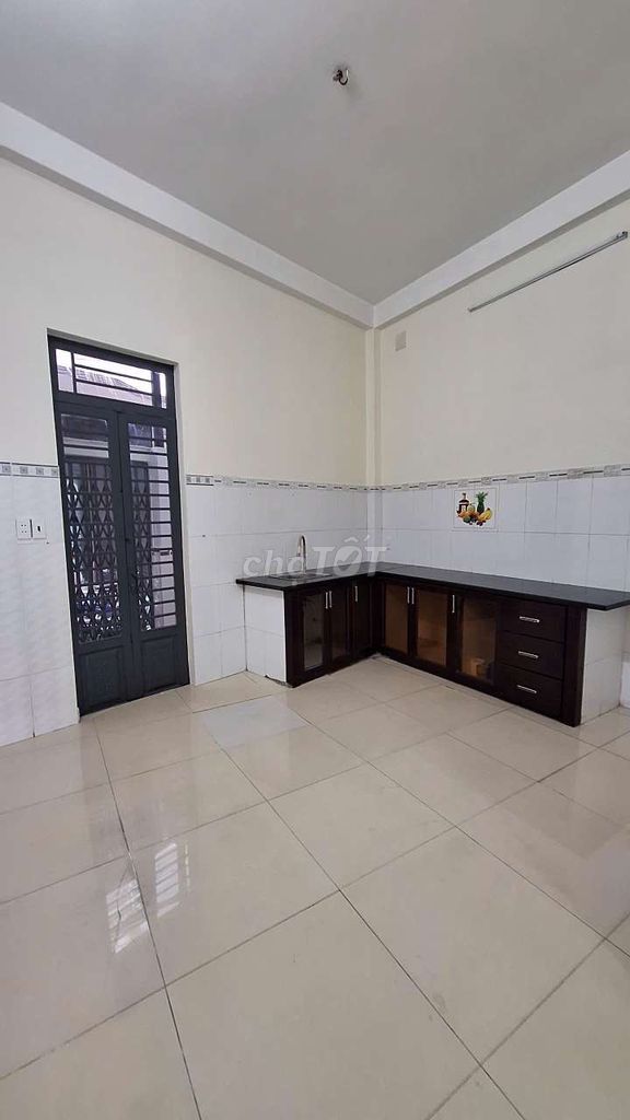 3 floors Lạc Long Quân, f10. area 4.3 x 13. Four bedrooms, three toilets.