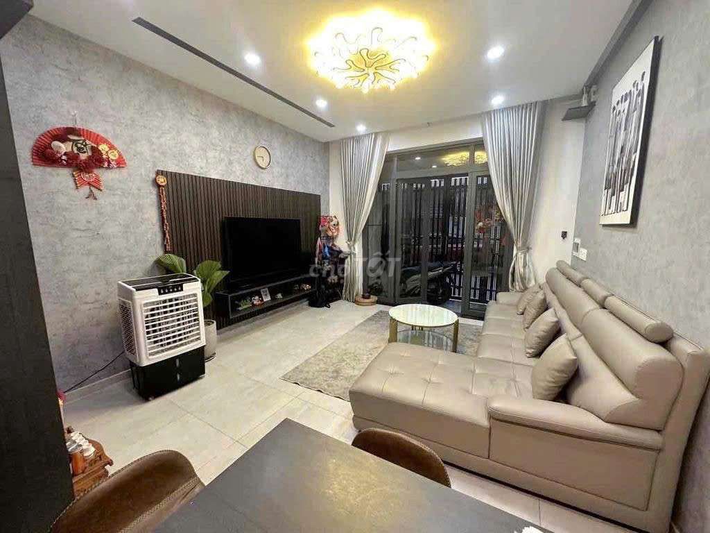 Let's rent the whole place clean, three bedrooms, four toilets, interiors,Dương Quảng Hàm-7.6 Gò Vấp.