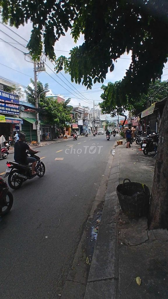 The Thoại Ngọc Hầu Banking Front House: 4 x35