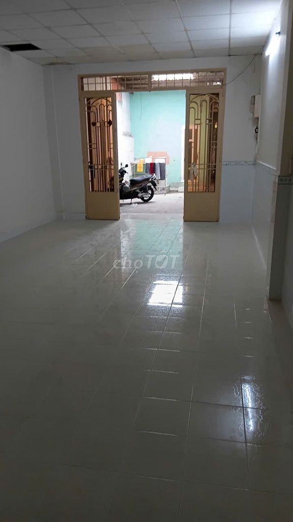 The Thoại Ngọc Hầu Banking Front House: 4 x35