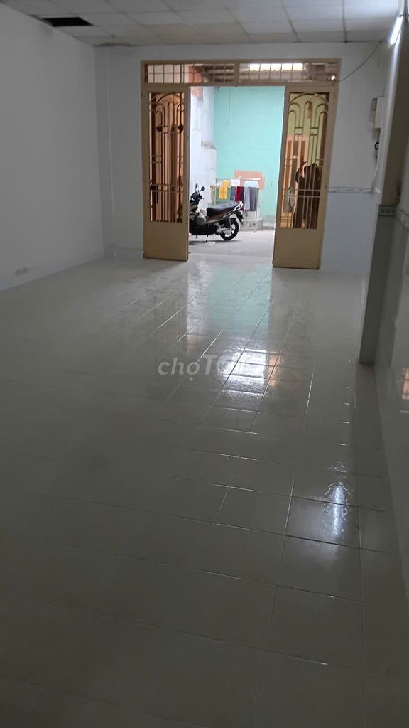 The Thoại Ngọc Hầu Banking Front House: 4 x35