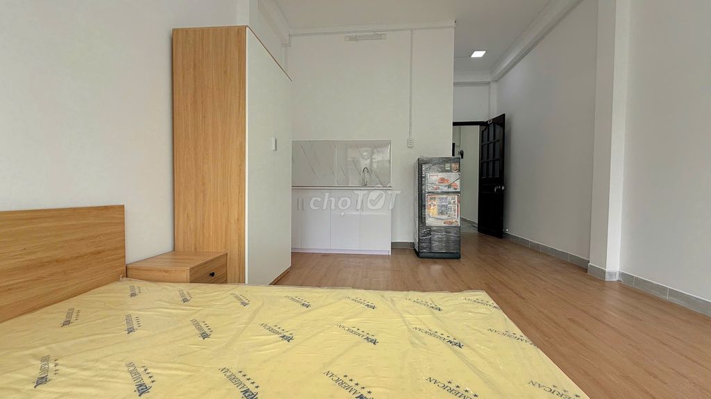 Go to the service apartment - 807-1 mb in front of Nguyễn Hồng Đào on the Sand Place
