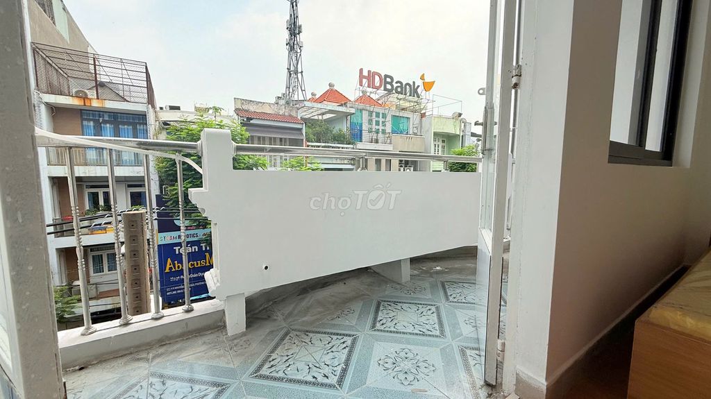Go to the service apartment - 807-1 mb in front of Nguyễn Hồng Đào on the Sand Place