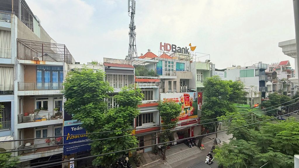 Go to the service apartment - 807-1 mb in front of Nguyễn Hồng Đào on the Sand Place