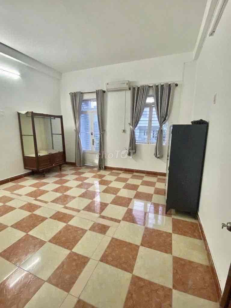 Home 1 :1 :2 5th floor bedroom 5 x 20 m m road Hoàng Quốc Việt