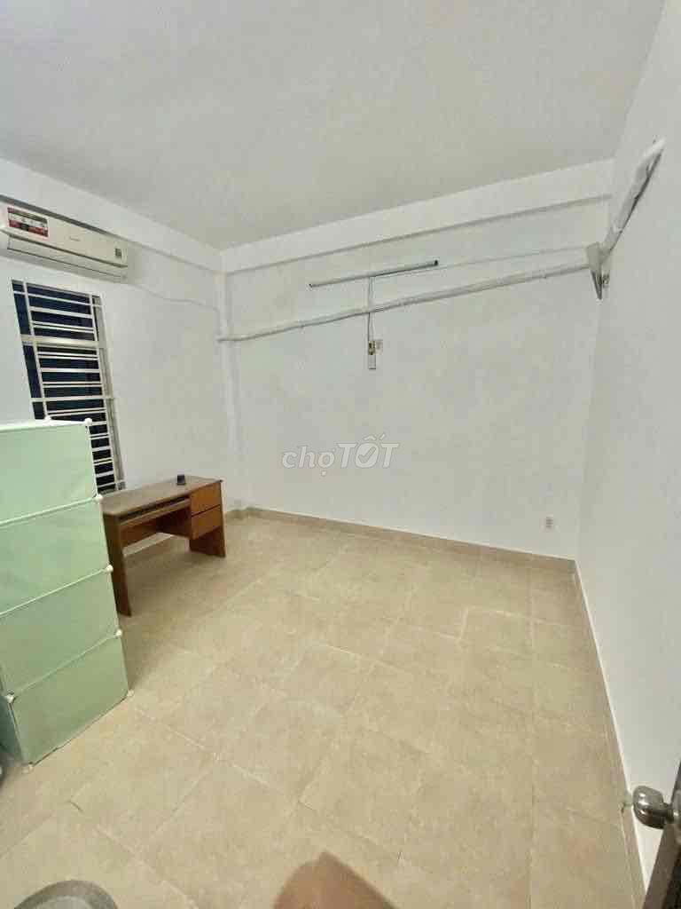 Home 1 :1 :2 5th floor bedroom 5 x 20 m m road Hoàng Quốc Việt