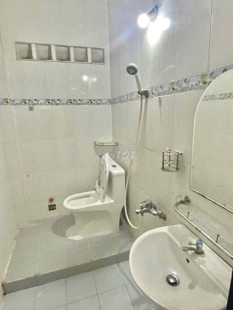 Home 1 :1 :2 5th floor bedroom 5 x 20 m m road Hoàng Quốc Việt
