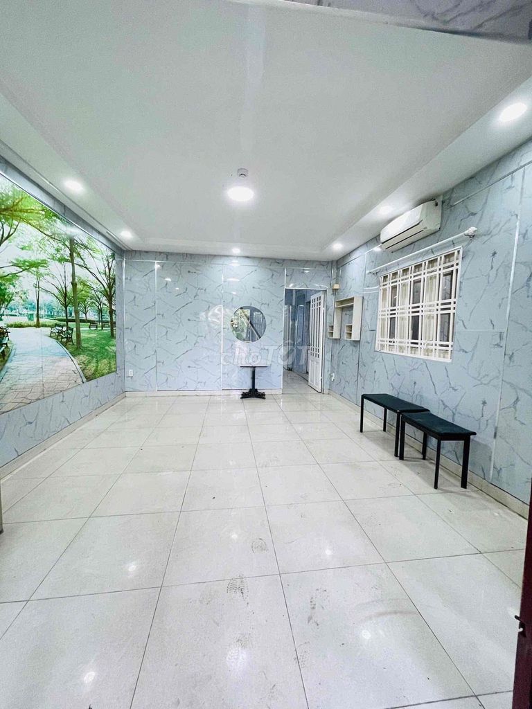 Four bedrooms, two bathrooms, number 13 near Mr. Oil Bridge 12 million.