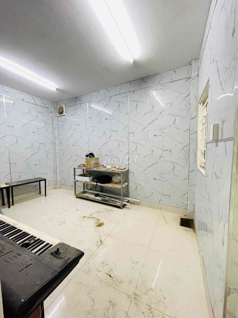 Four bedrooms, two bathrooms, number 13 near Mr. Oil Bridge 12 million.