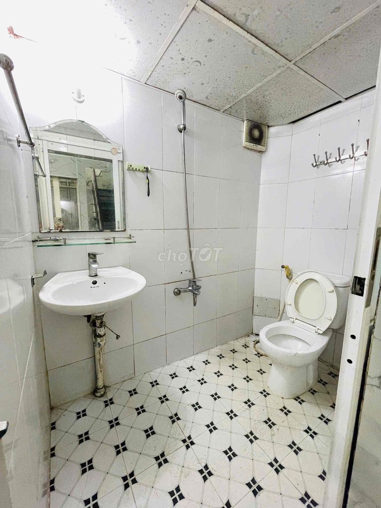 Four bedrooms, two bathrooms, number 13 near Mr. Oil Bridge 12 million.