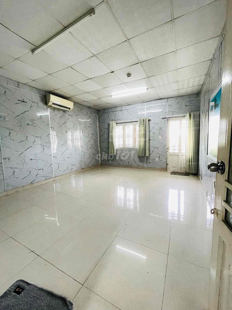 Four bedrooms, two bathrooms, number 13 near Mr. Oil Bridge 12 million.