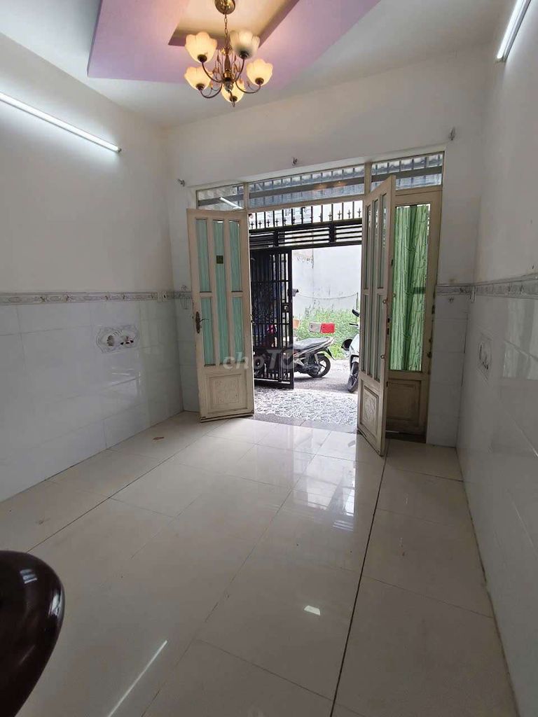 The Master of Main House is rented 4 meters, 6/5 x9 a floor, 3 bedrooms 2 toilets