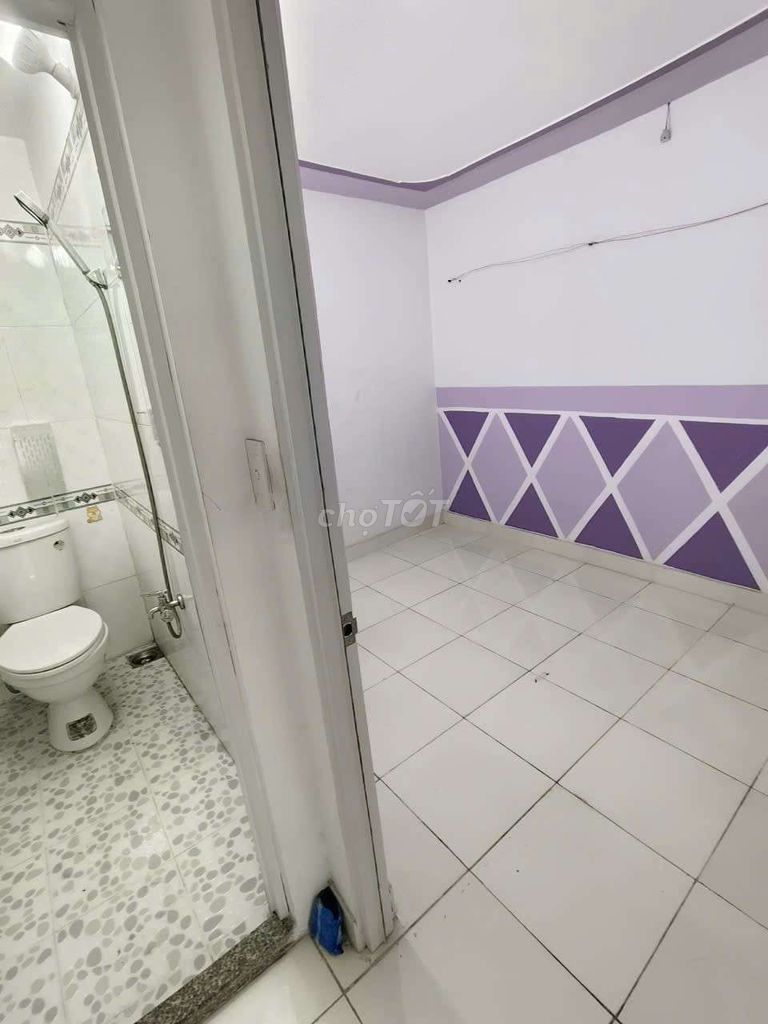 The Master of Main House is rented 4 meters, 6/5 x9 a floor, 3 bedrooms 2 toilets