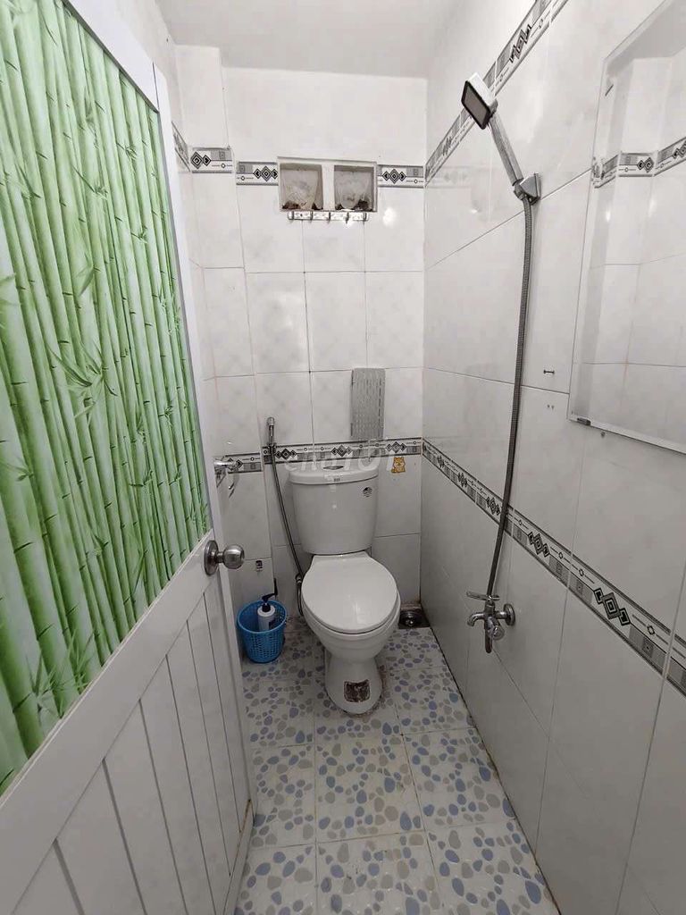 The Master of Main House is rented 4 meters, 6/5 x9 a floor, 3 bedrooms 2 toilets