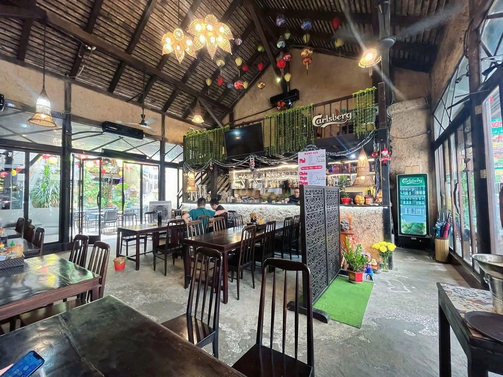 Renting Lê Thị Hồng Gấm, District 1-- garden yard, 85 million.