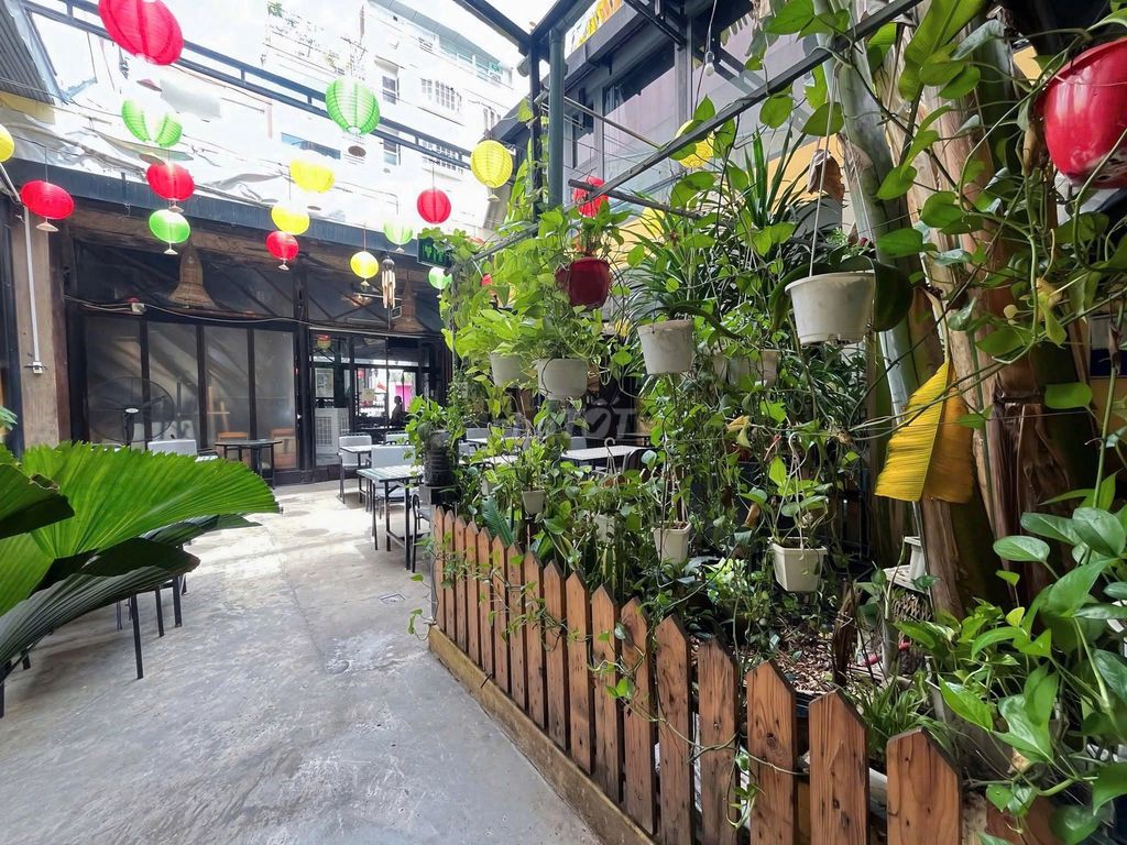 Renting Lê Thị Hồng Gấm, District 1-- garden yard, 85 million.