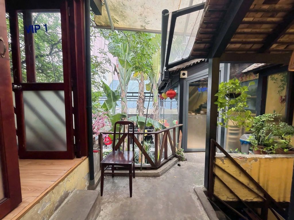 Renting Lê Thị Hồng Gấm, District 1-- garden yard, 85 million.