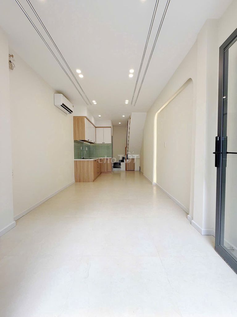 Renting a 7-story, two-story, two-story, full-in-the-stalwork spa house, right in the market.