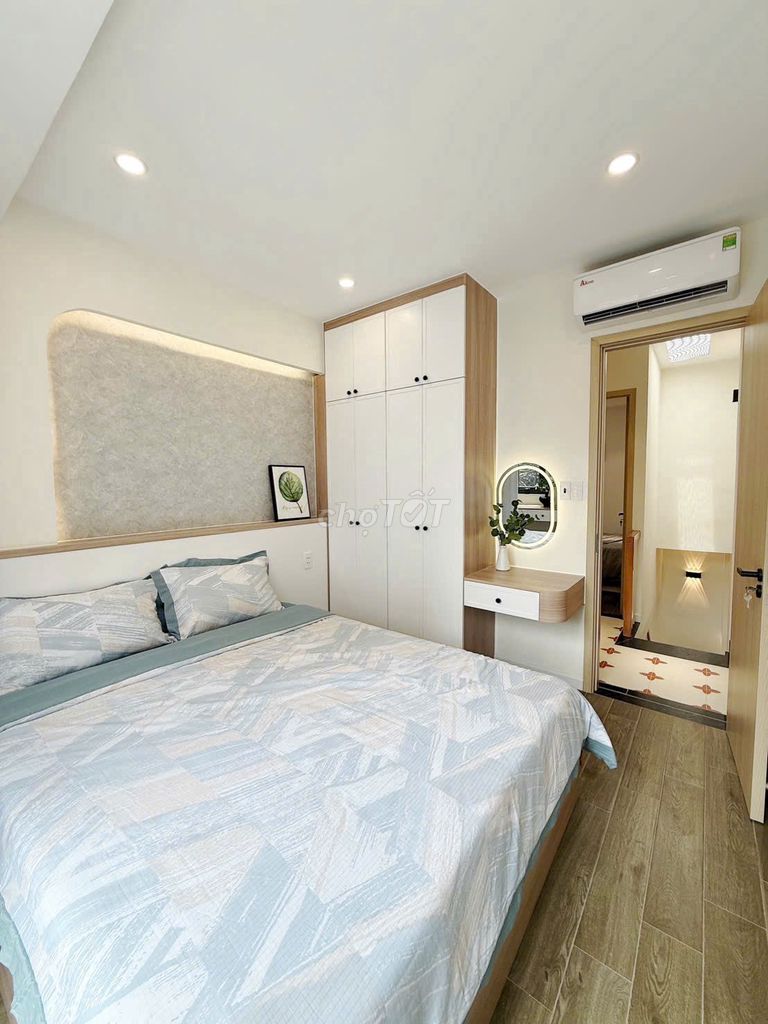 Renting a 7-story, two-story, two-story, full-in-the-stalwork spa house, right in the market.
