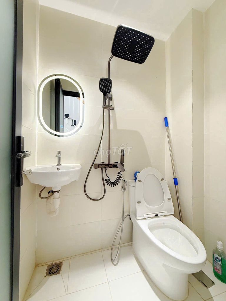 Renting a 7-story, two-story, two-story, full-in-the-stalwork spa house, right in the market.
