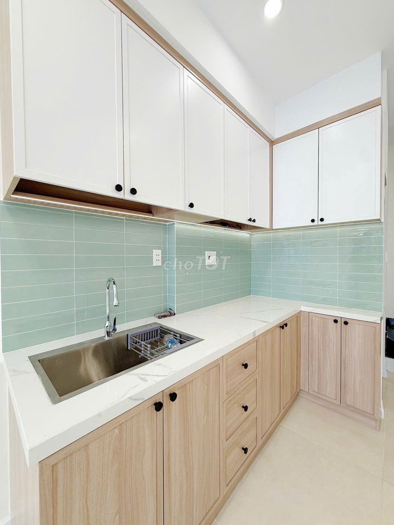 Renting a 7-story, two-story, two-story, full-in-the-stalwork spa house, right in the market.
