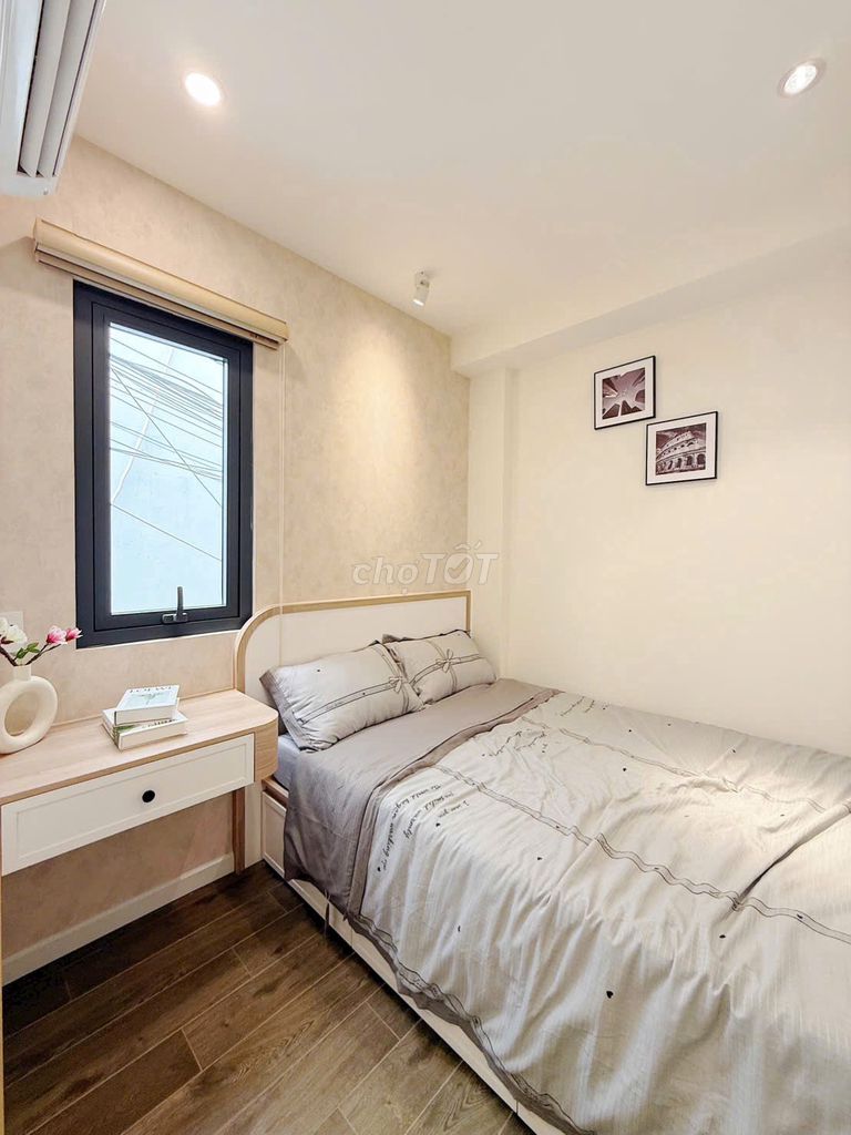 Renting a 7-story, two-story, two-story, full-in-the-stalwork spa house, right in the market.