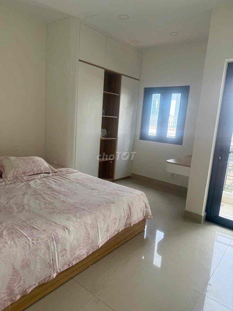 The square root of 4 Số Lý Phục Man Front Room P.Bình Thuận District 7