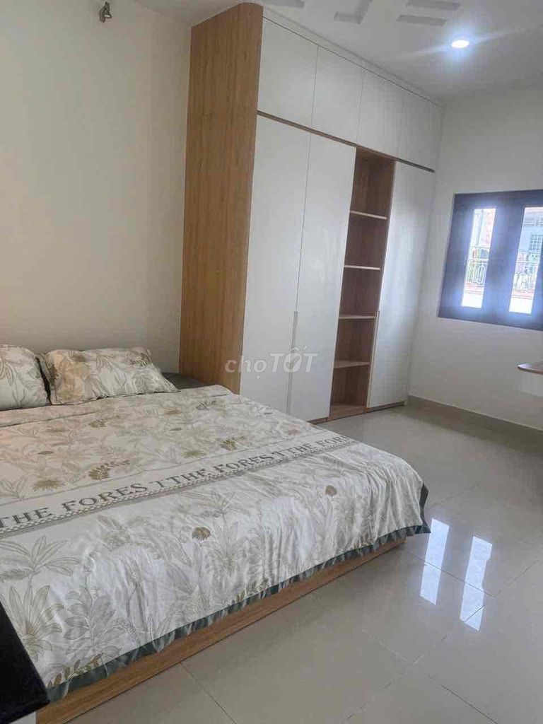 The square root of 4 Số Lý Phục Man Front Room P.Bình Thuận District 7