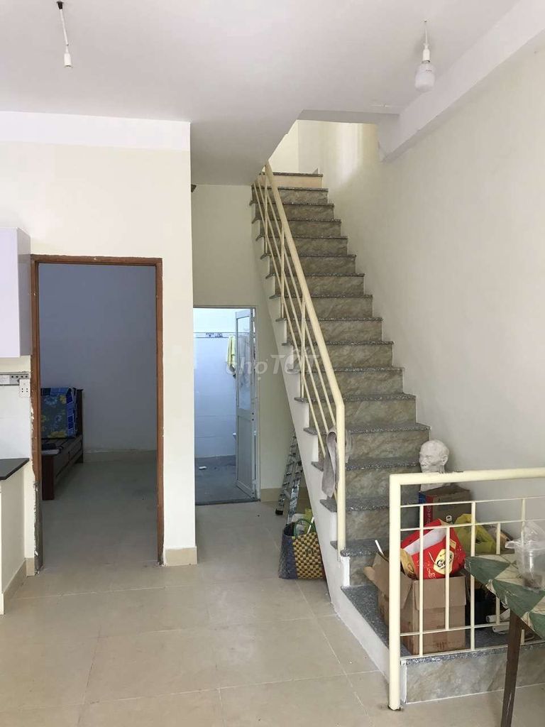 Rent a one-story apartment. Two bedrooms. Two toilets.