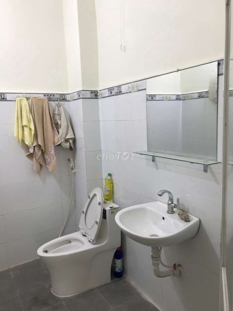 Rent a one-story apartment. Two bedrooms. Two toilets.