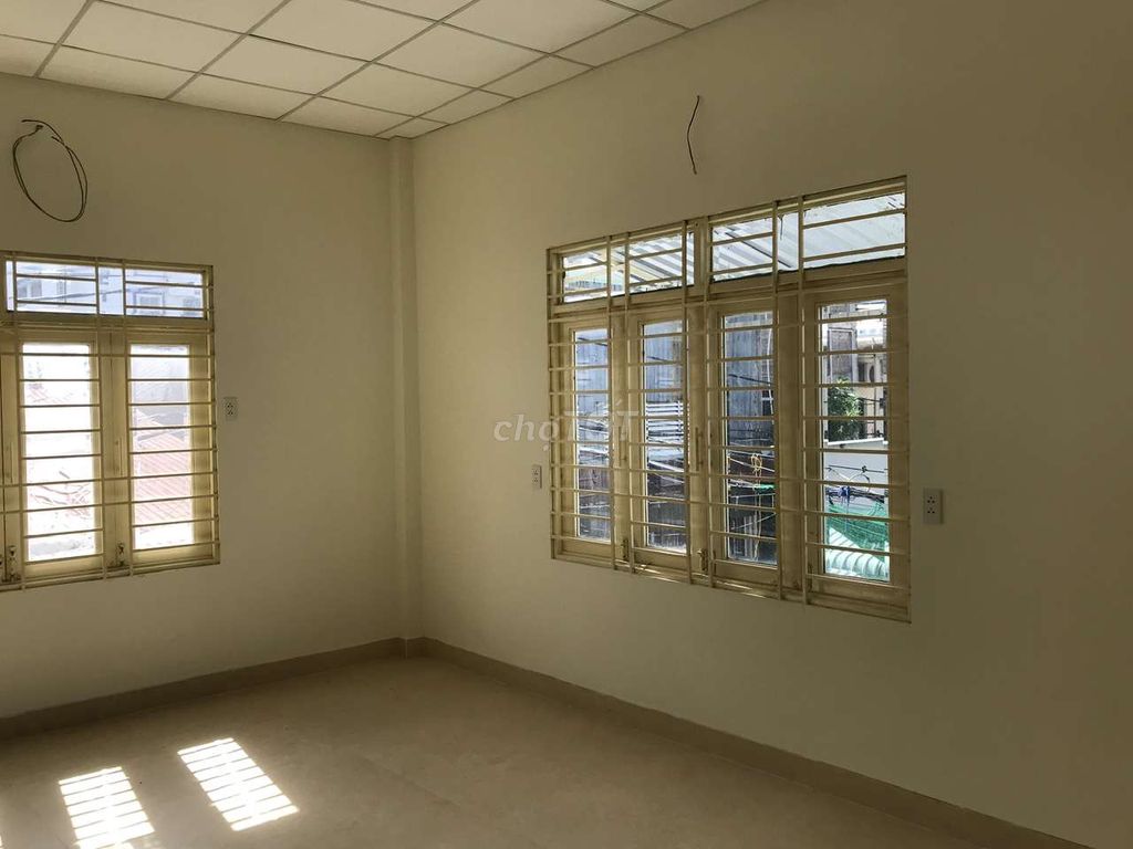 Rent a one-story apartment. Two bedrooms. Two toilets.