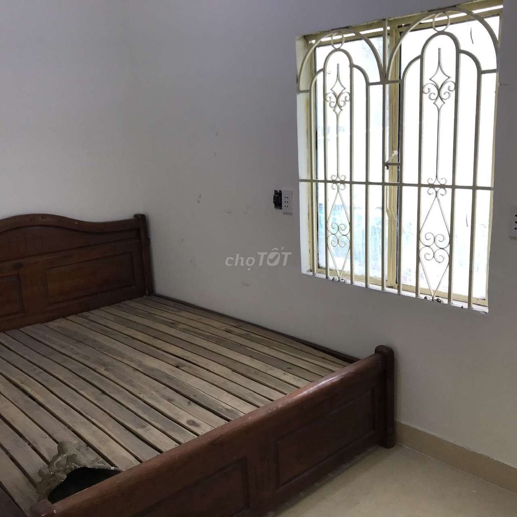 Rent a one-story apartment. Two bedrooms. Two toilets.