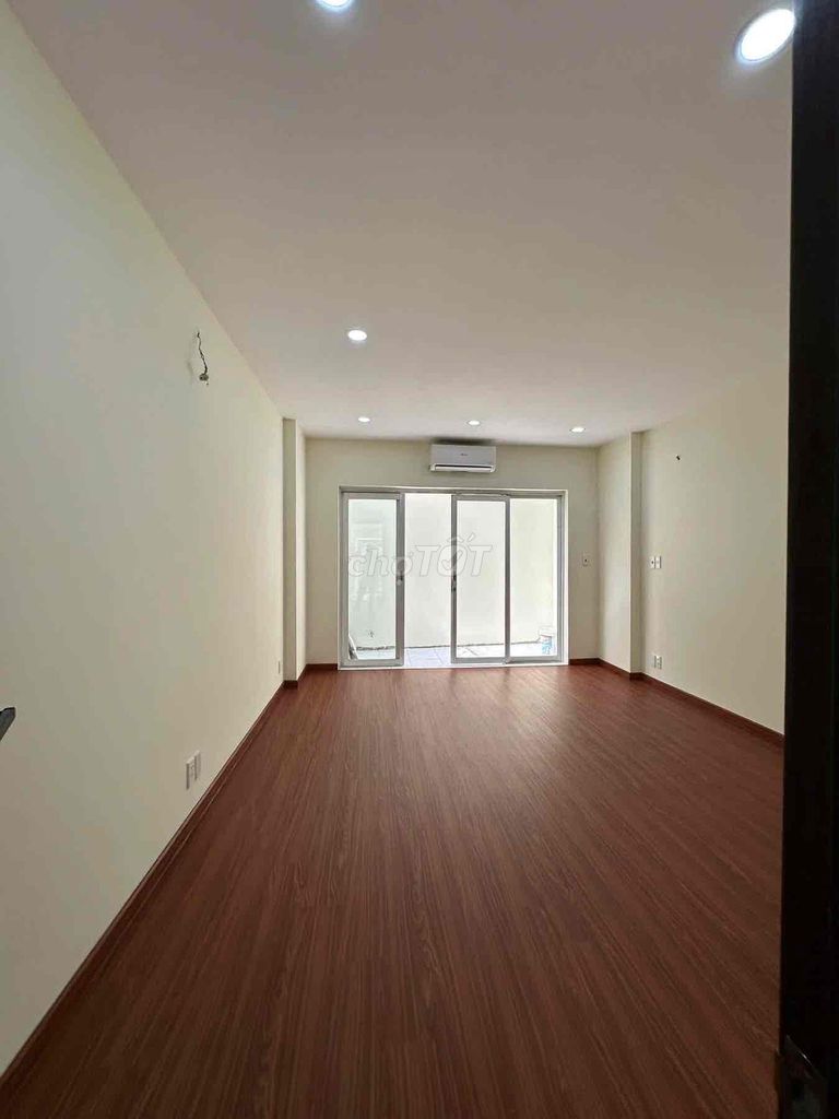 Rent a house for the flat alley of the 4th floor van x20 M 3 bedroom 2 toilets