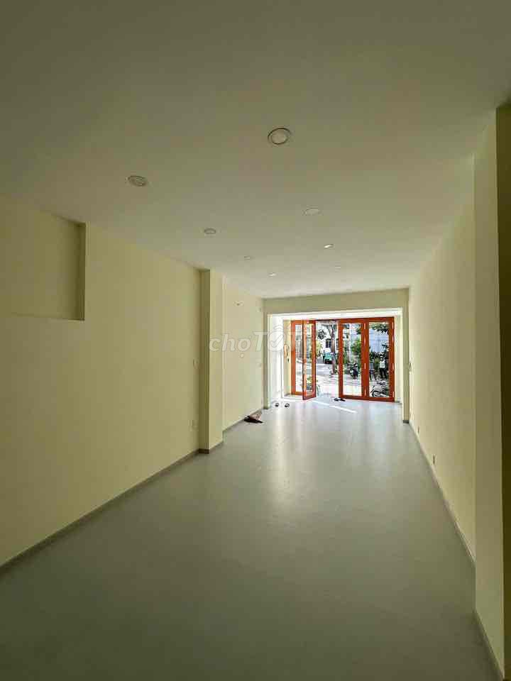 Rent a house for the flat alley of the 4th floor van x20 M 3 bedroom 2 toilets